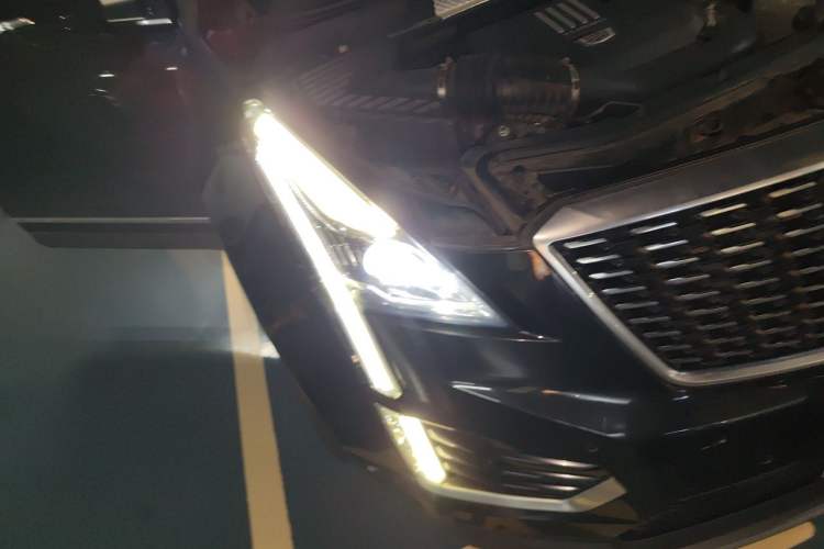 Used Cadillac XT5 2020 Revised Version 28T Luxury Edition Right Front Headlight