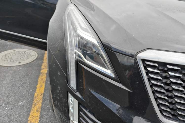 Used Cadillac XT5 2020 Revised Version 28T Four-Wheel Drive Luxury Edition Right Front Headlight