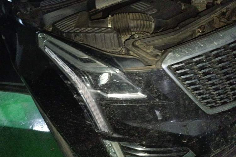Used Cadillac XT5 2020 28T Luxury Version Right Front Headlight