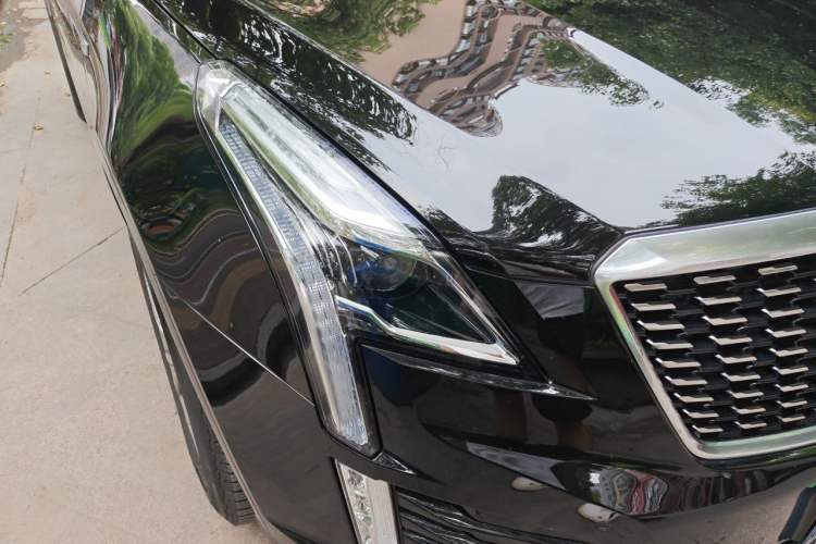 Used Cadillac XT5 2020 28T Luxury Version Right Front Headlight