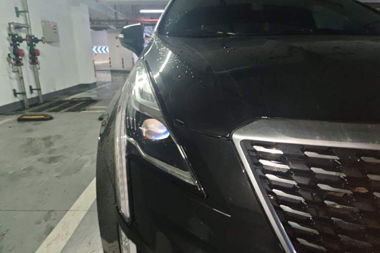 Used Cadillac XT5 2020 28T Luxury Version Right Front Headlight