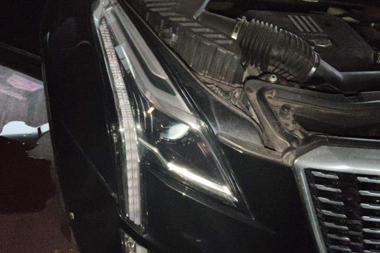 Used Cadillac XT5 2020 28T Luxury Version Right Front Headlight