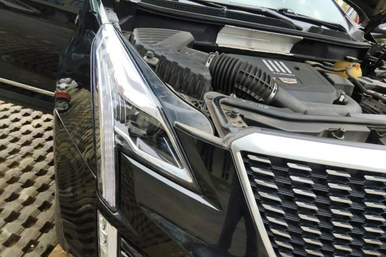 Used Cadillac XT5 2020 28T Luxury Version Right Front Headlight