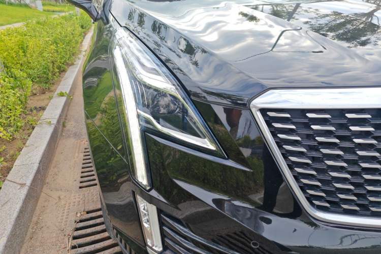 Used Cadillac XT5 2020 28T Luxury Version Right Front Headlight