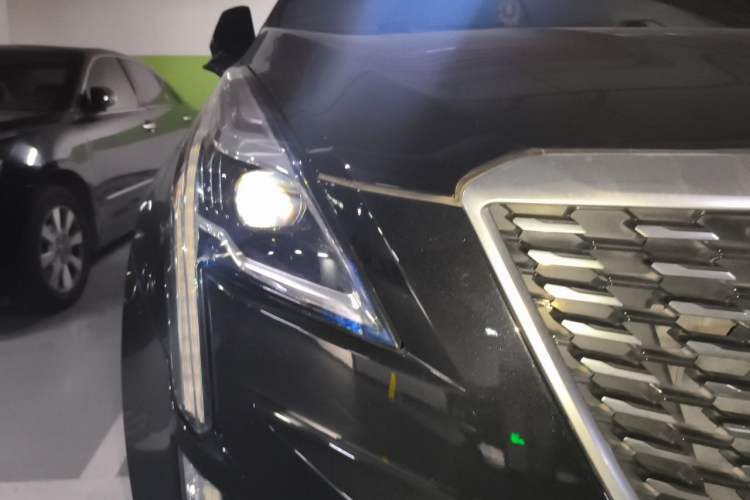 Used Cadillac XT5 2020 28T Luxury Version Right Front Headlight