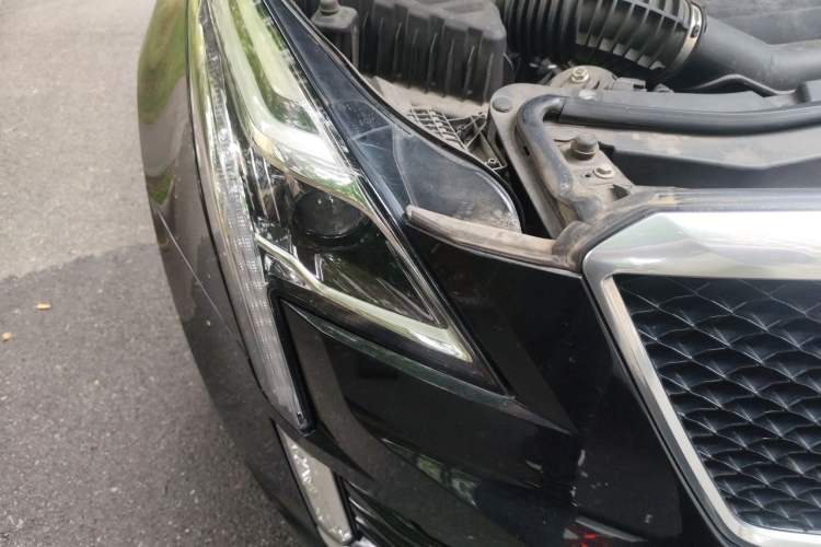 Used Cadillac XT5 2020 28T Luxury Version Right Front Headlight