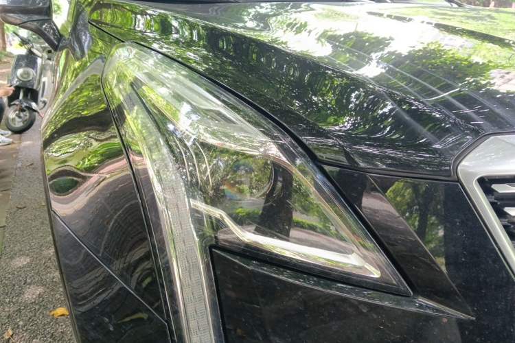 Used Cadillac XT5 2020 28T Luxury Version Right Front Headlight