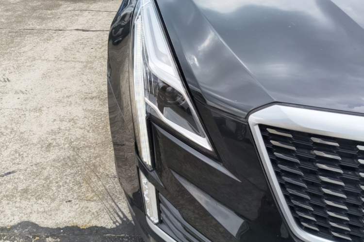 Used Cadillac XT5 2020 Revised Version 28T Four-Wheel Drive Luxury Edition Right Front Headlight