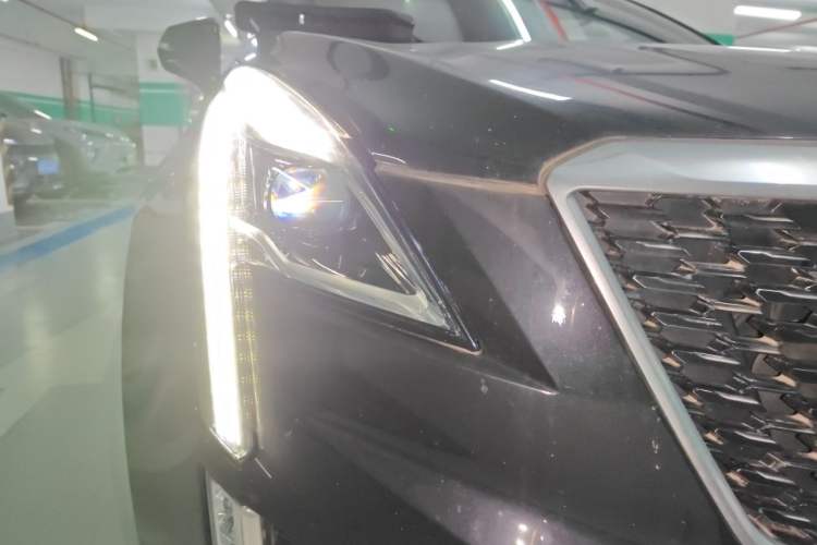 Used Cadillac XT5 2020 Revised Version 28T Luxury Edition Right Front Headlight