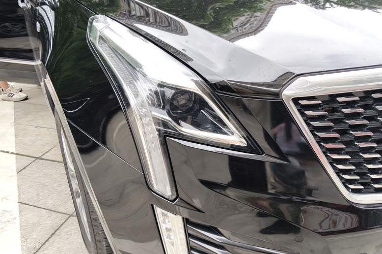Used Cadillac XT5 2020 28T Luxury Version Right Front Headlight