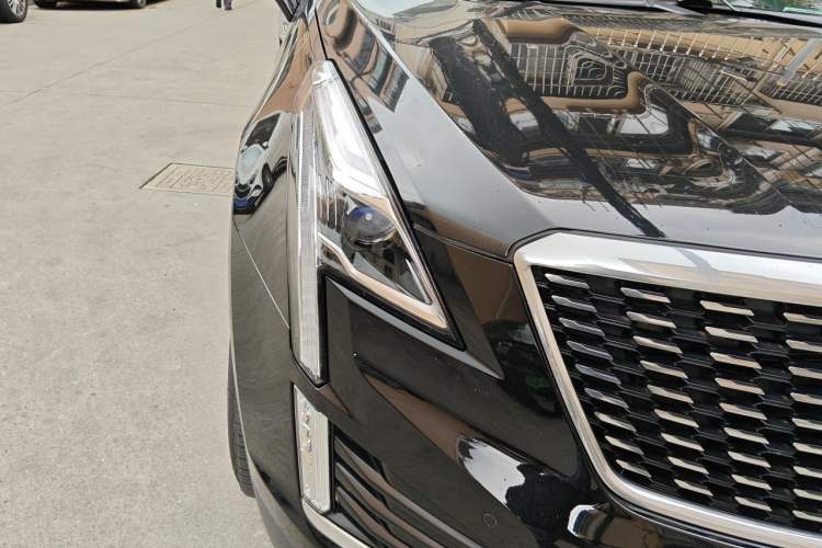 Used Cadillac XT5 2020 Revised Version 28T Luxury Edition Right Front Headlight