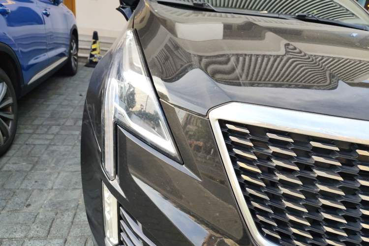 Used Cadillac XT5 2020 Revised Version 28T Four-Wheel Drive Luxury Edition Right Front Headlight