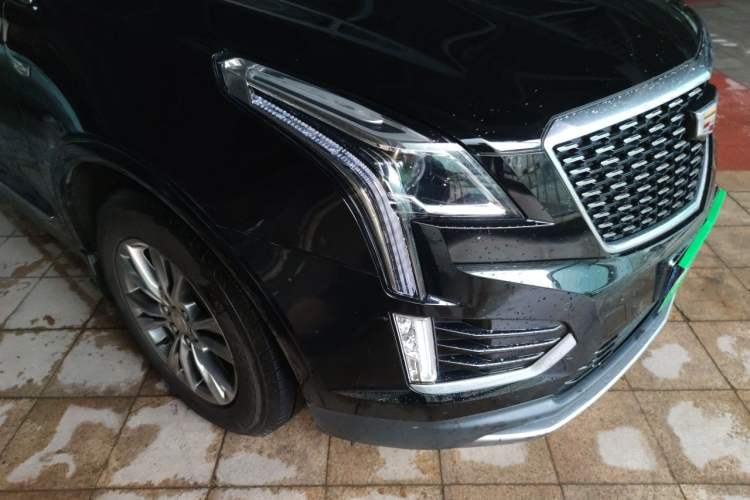 Used Cadillac XT5 2020 28T Luxury Version Right Front Headlight