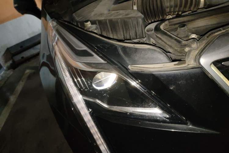 Used Cadillac XT5 2020 28T Four-Wheel Drive Luxury Version Right Front Headlight
