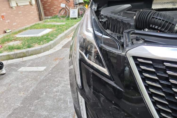 Used Cadillac XT5 2020 28T Luxury Version Right Front Headlight