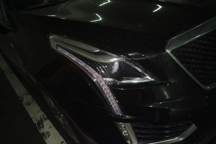 Used Cadillac XT5 2020 Updated Version 28T All-Wheel Drive Leading Sporty Type Right Front Headlight