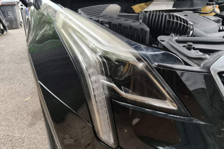 Used Cadillac XT5 2020 28T Luxury Version Right Front Headlight