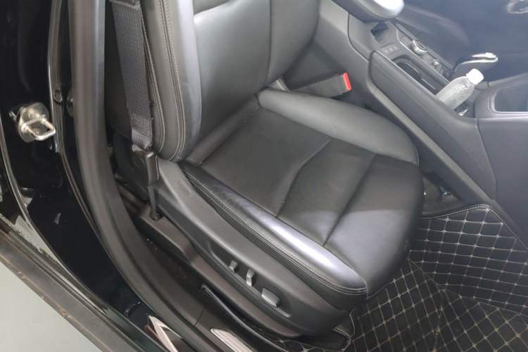 Used Cadillac XT5 2020 Revised Version 28T Luxury Edition Right Front Seat