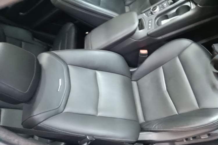 Used Cadillac XT5 2020 Revised Version 28T Luxury Edition Right Front Seat