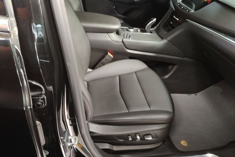 Used Cadillac XT5 2020 Revised Version 28T Luxury Edition Right Front Seat