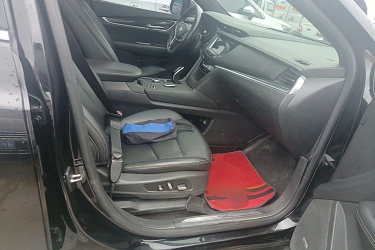 Used Cadillac XT5 2020 Revised Version 28T Luxury Edition Right Front Seat
