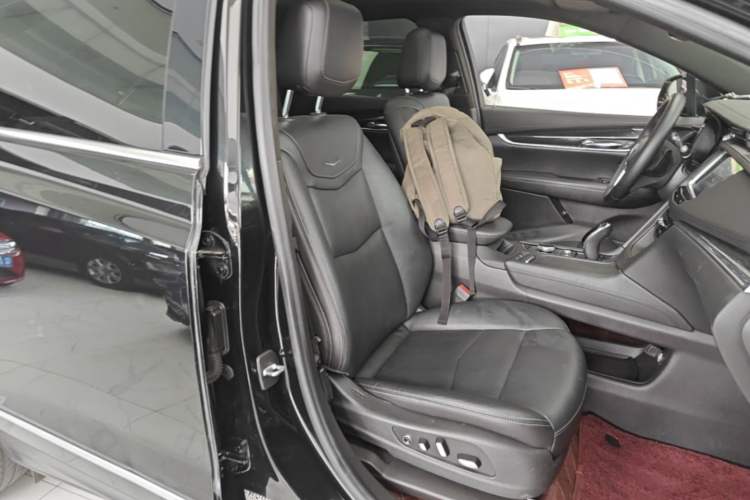 Used Cadillac XT5 2020 Revised Version 28T Luxury Edition Right Front Seat