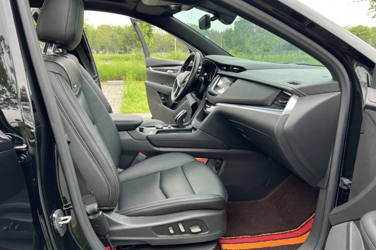 Used Cadillac XT5 2020 Revised Version 28T Luxury Edition Right Front Seat