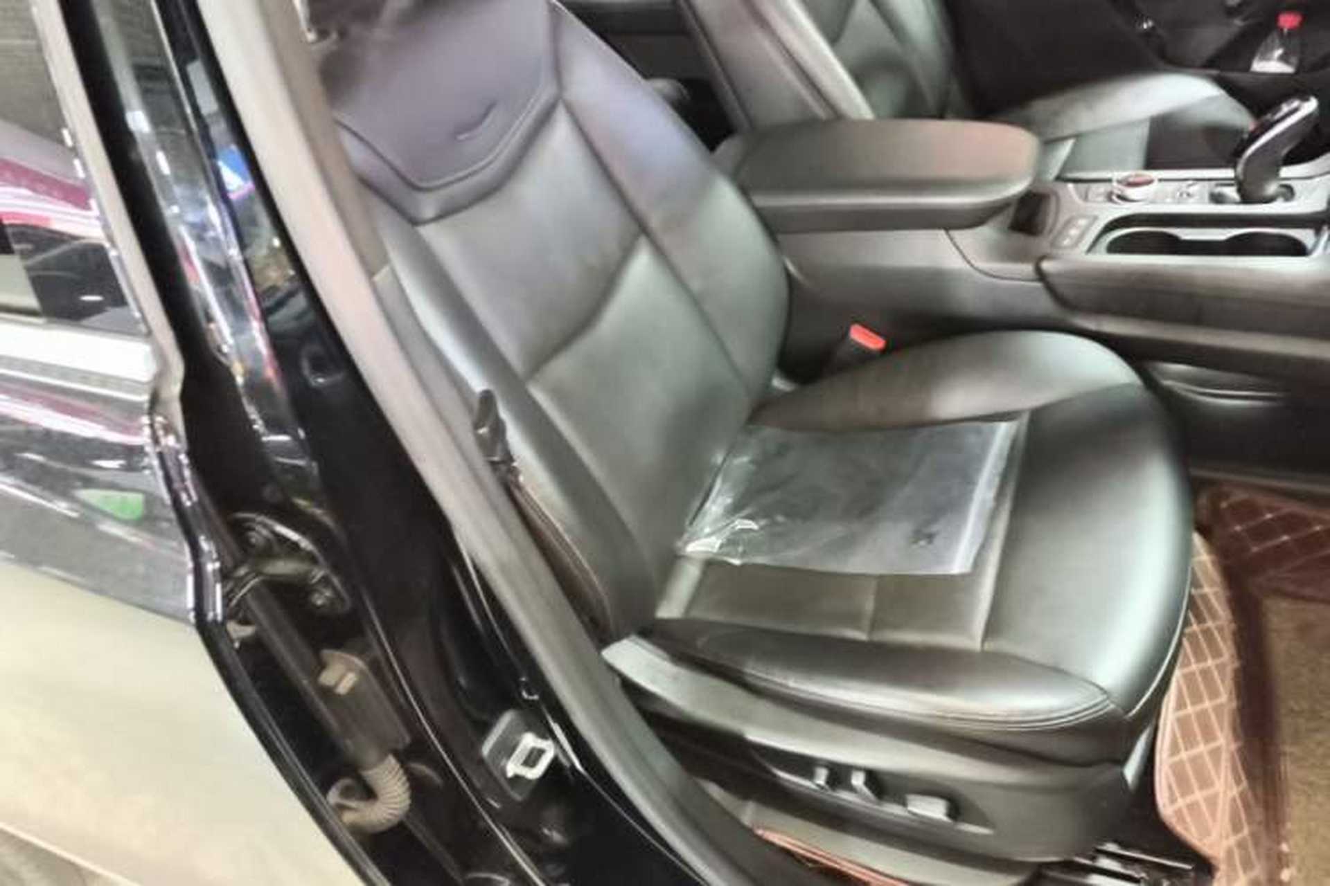 Used Cadillac XT5 2020 28T Luxury Version Right Front Seat