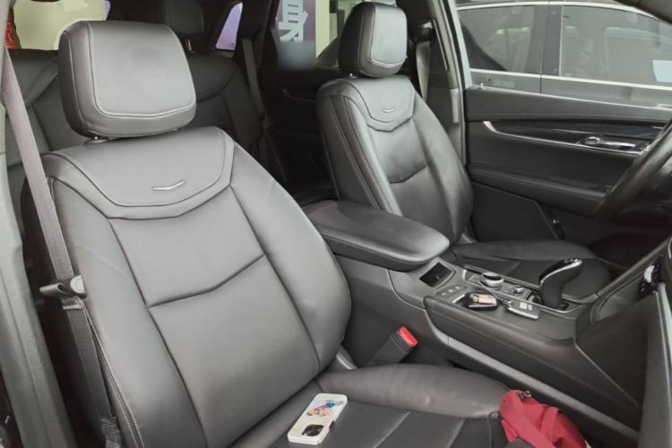 Used Cadillac XT5 2020 Revised Version 28T Luxury Edition Right Front Seat