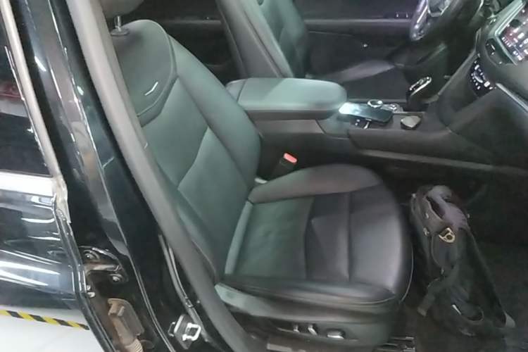 Used Cadillac XT5 2020 Revised Version 28T Luxury Edition Right Front Seat