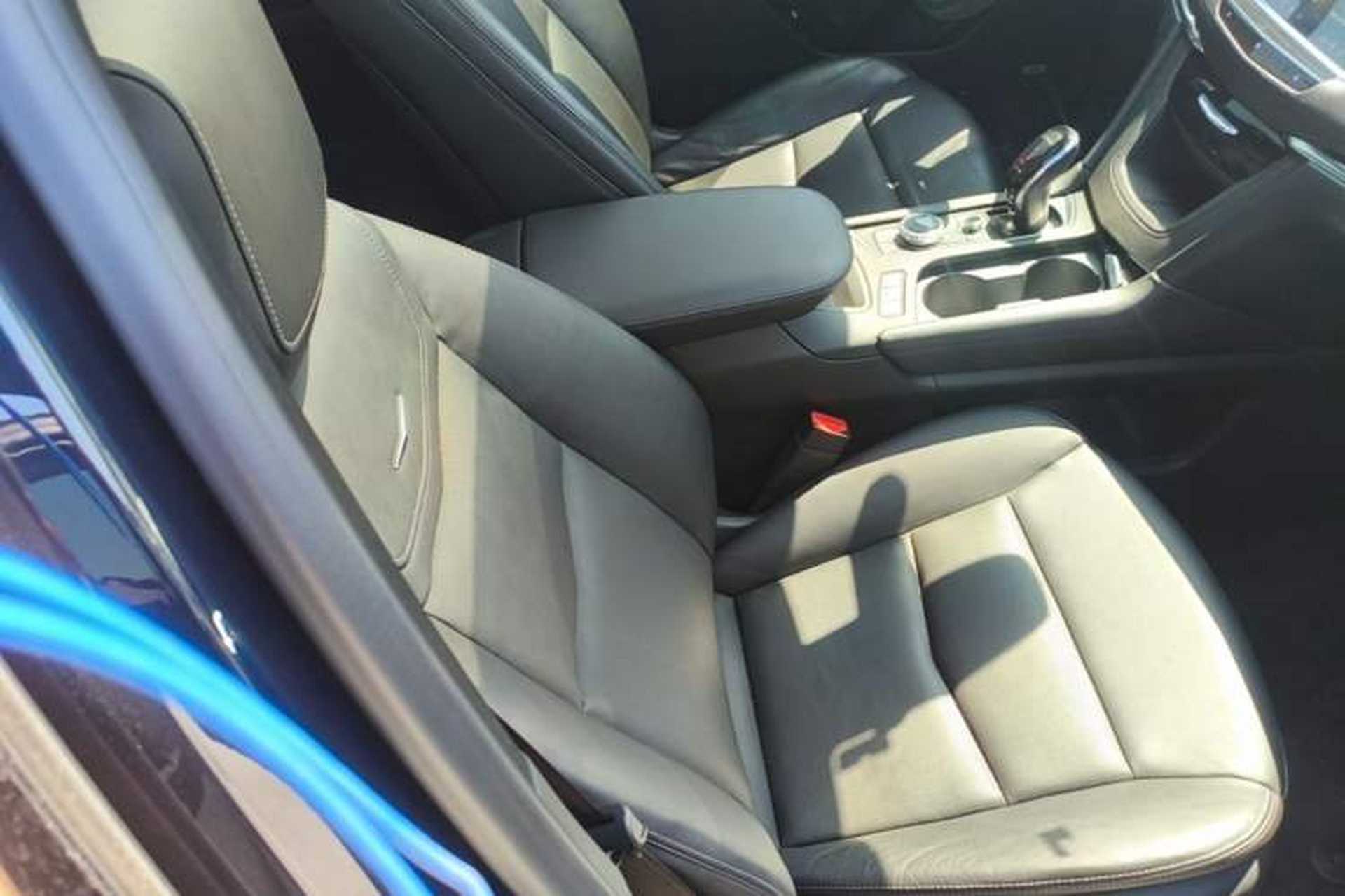 Used Cadillac XT5 2020 28T Luxury Version Right Front Seat