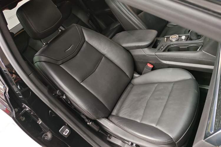 Used Cadillac XT5 2020 Revised Version 28T Luxury Edition Right Front Seat