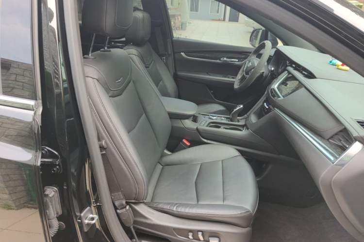 Used Cadillac XT5 2020 Revised Version 28T Luxury Edition Right Front Seat