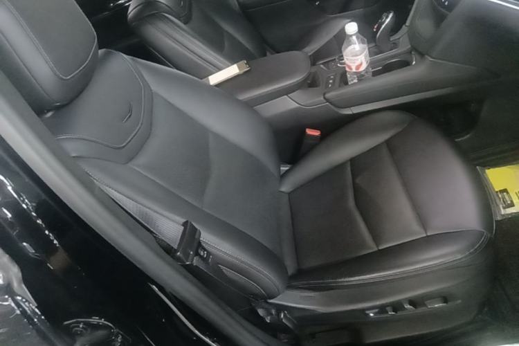 Used Cadillac XT5 2020 Revised Version 28T Luxury Edition Right Front Seat