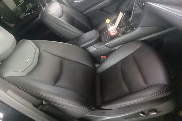 Used Cadillac XT5 2020 28T Four-Wheel Drive Tech Version Right Front Seat