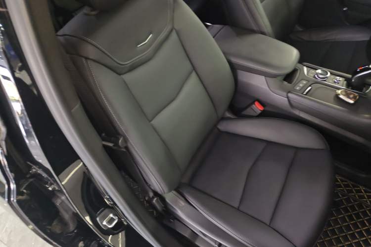 Used Cadillac XT5 2020 28T Luxury Version Right Front Seat