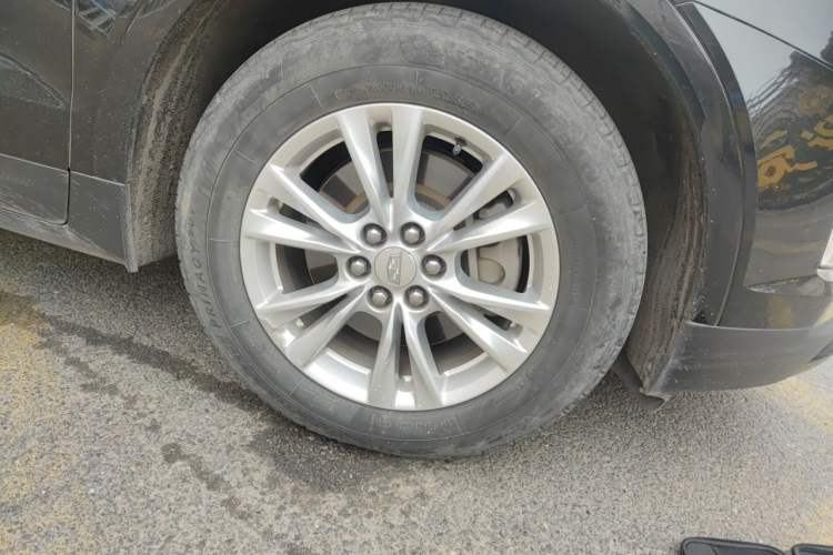 Used Cadillac XT5 2020 28T Four-Wheel Drive Tech Version Right Front Wheel Hub