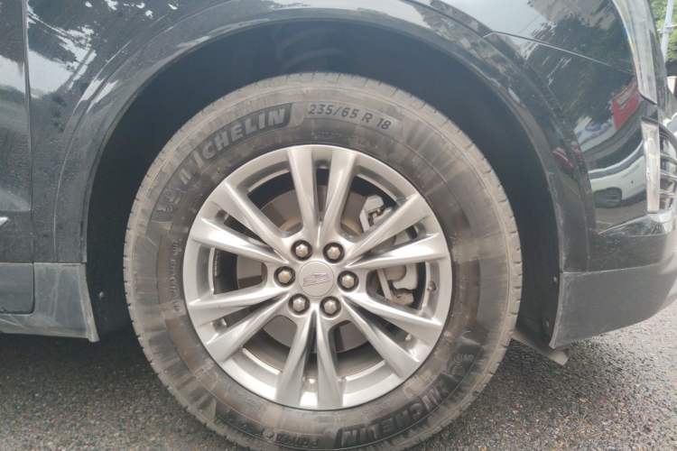 Used Cadillac XT5 2020 Revised Version 28T Luxury Edition Right Front Wheel Hub