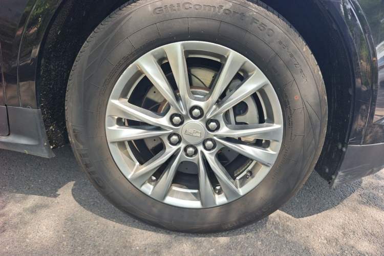 Used Cadillac XT5 2020 Revised Version 28T Luxury Edition Right Front Wheel Hub
