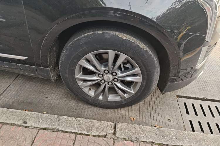 Used Cadillac XT5 2020 Revised Version 28T Luxury Edition Right Front Wheel Hub