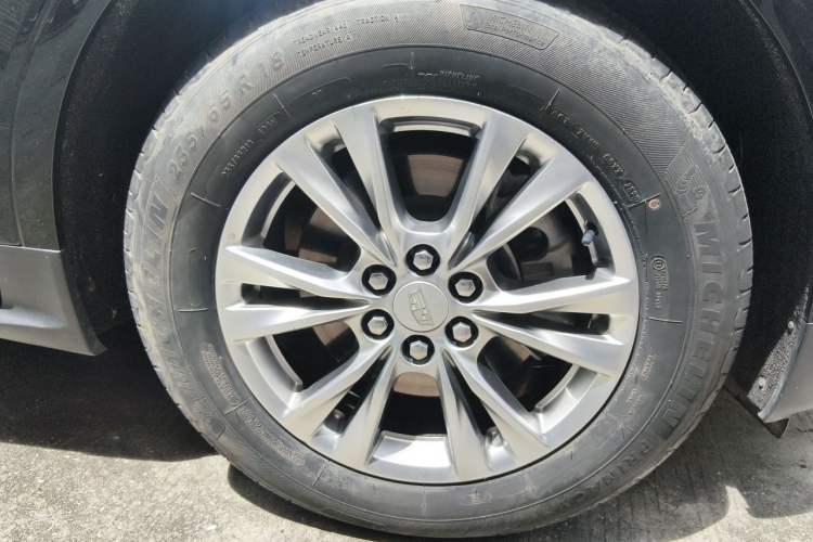 Used Cadillac XT5 2020 Revised Version 28T Luxury Edition Right Front Wheel Hub