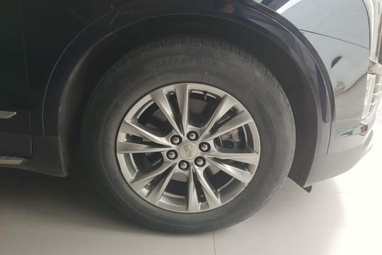 Used Cadillac XT5 2020 Revised Version 28T Luxury Edition Right Front Wheel Hub