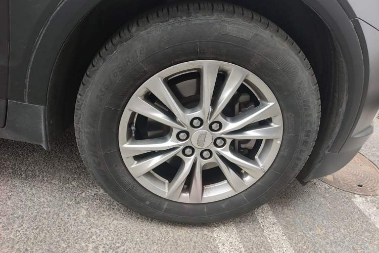 Used Cadillac XT5 2020 Revised Version 28T Luxury Edition Right Front Wheel Hub