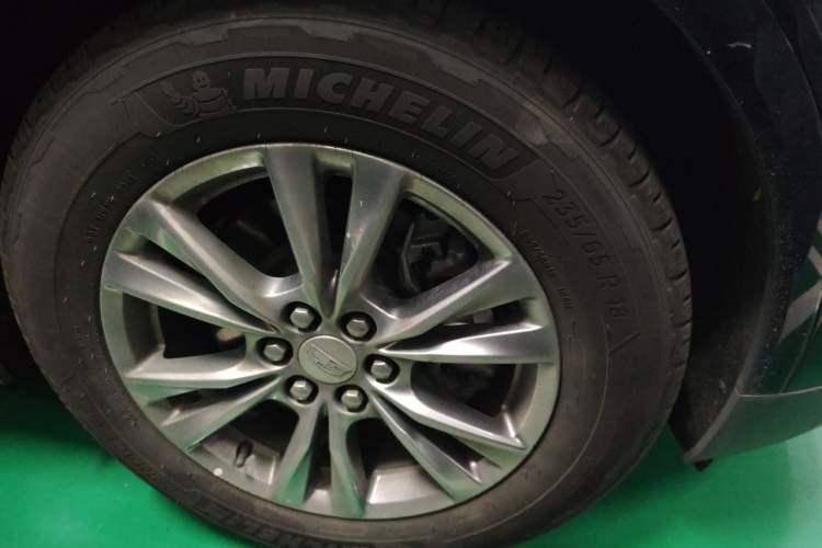 Used Cadillac XT5 2020 Revised Version 28T Luxury Edition Right Front Wheel Hub