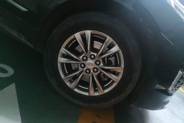 Used Cadillac XT5 2020 28T Four-Wheel Drive Luxury Version Right Front Wheel Hub