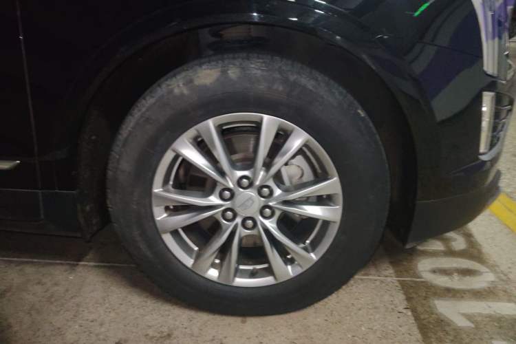 Used Cadillac XT5 2020 Revised Version 28T Four-Wheel Drive Luxury Edition Right Front Wheel Hub