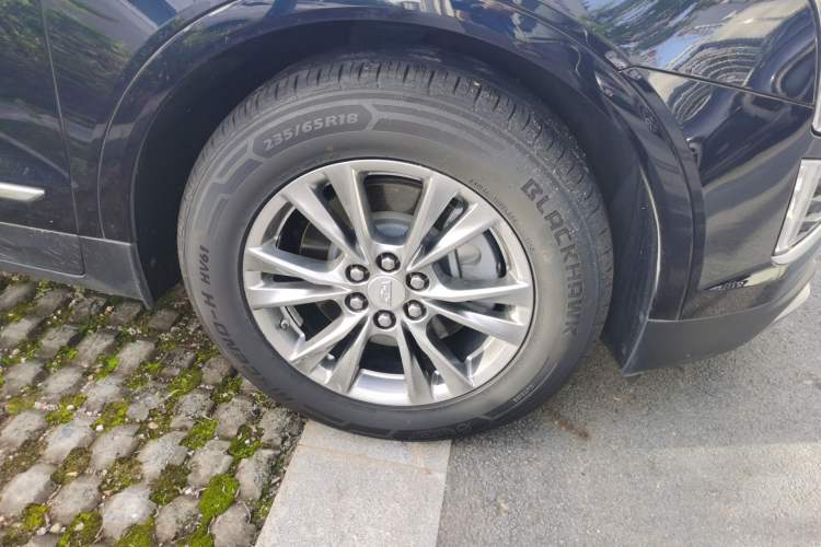 Used Cadillac XT5 2020 28T Luxury Version Right Front Wheel Hub