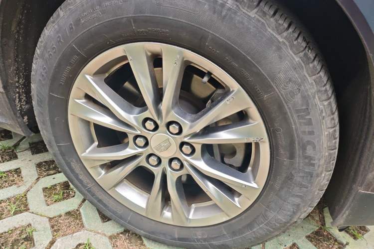 Used Cadillac XT5 2020 Revised Version 28T Luxury Edition Right Front Wheel Hub