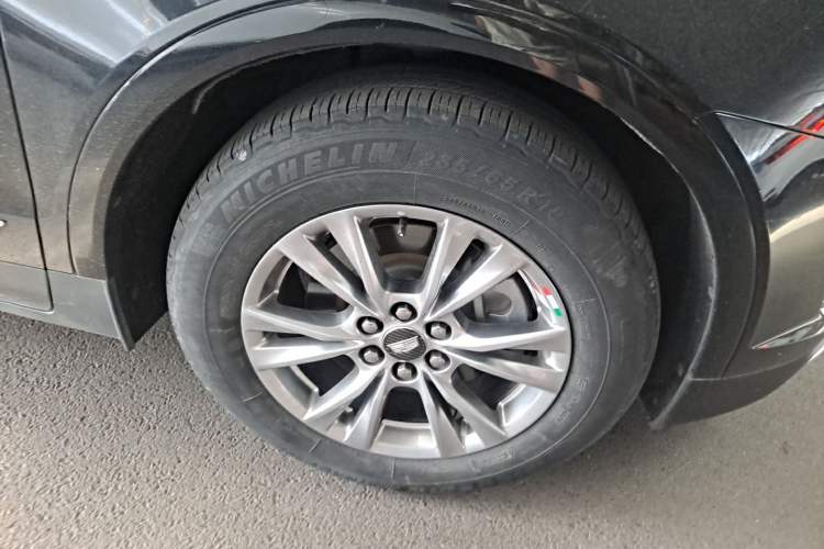 Used Cadillac XT5 2020 Revised Version 28T Luxury Edition Right Front Wheel Hub