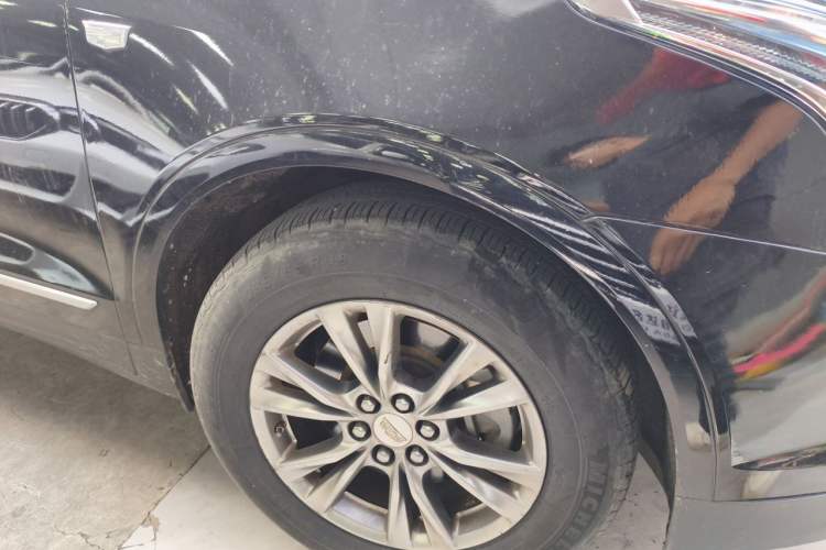 Used Cadillac XT5 2020 28T Luxury Version Right Front Wheel Hub